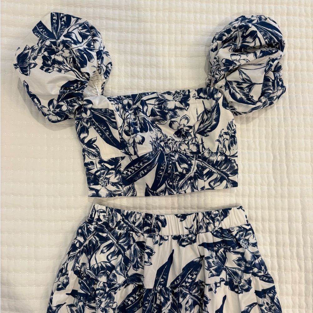 Abercrombie & Fitch Blue and White Patterned Set
